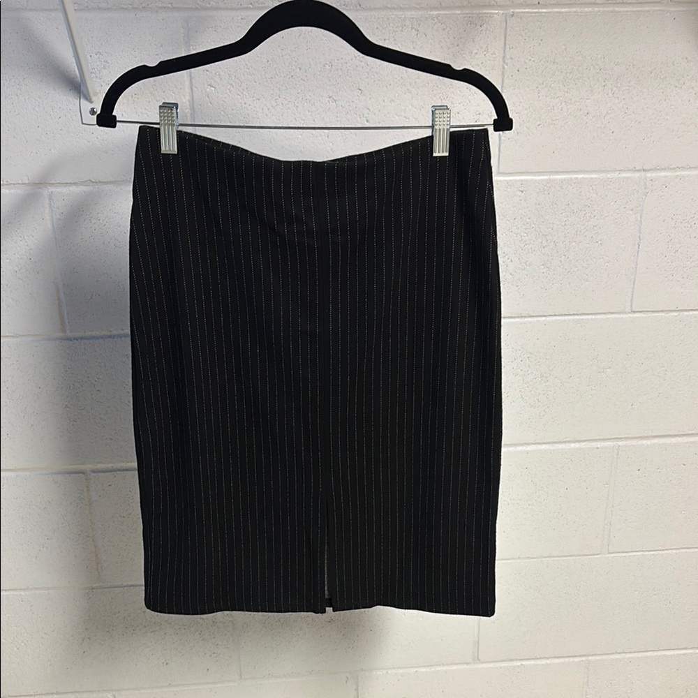 H&M Black Pencil Skirt Knee-Length Work. Size M - Picture 1 of 7